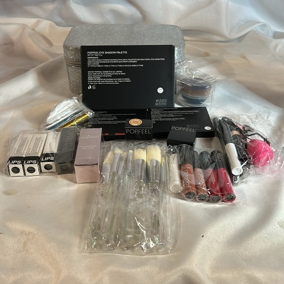 Popfeel All In One Makeup Kit. KIT014C. Silver Glitter Case Included. NWT - Picture 4 of 14